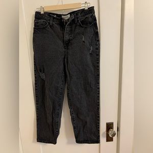 Straight leg high rise crop black jeans. Universal thread vintage straight fit.